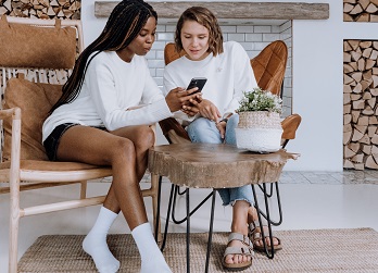 Connector helping a skilled professional get visibility